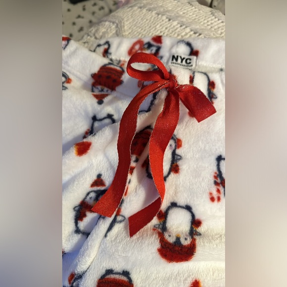 NWOT NYC Underground Women's Penguin Printed Plush Straight Leg Lounge Pants - Picture 6 of 7